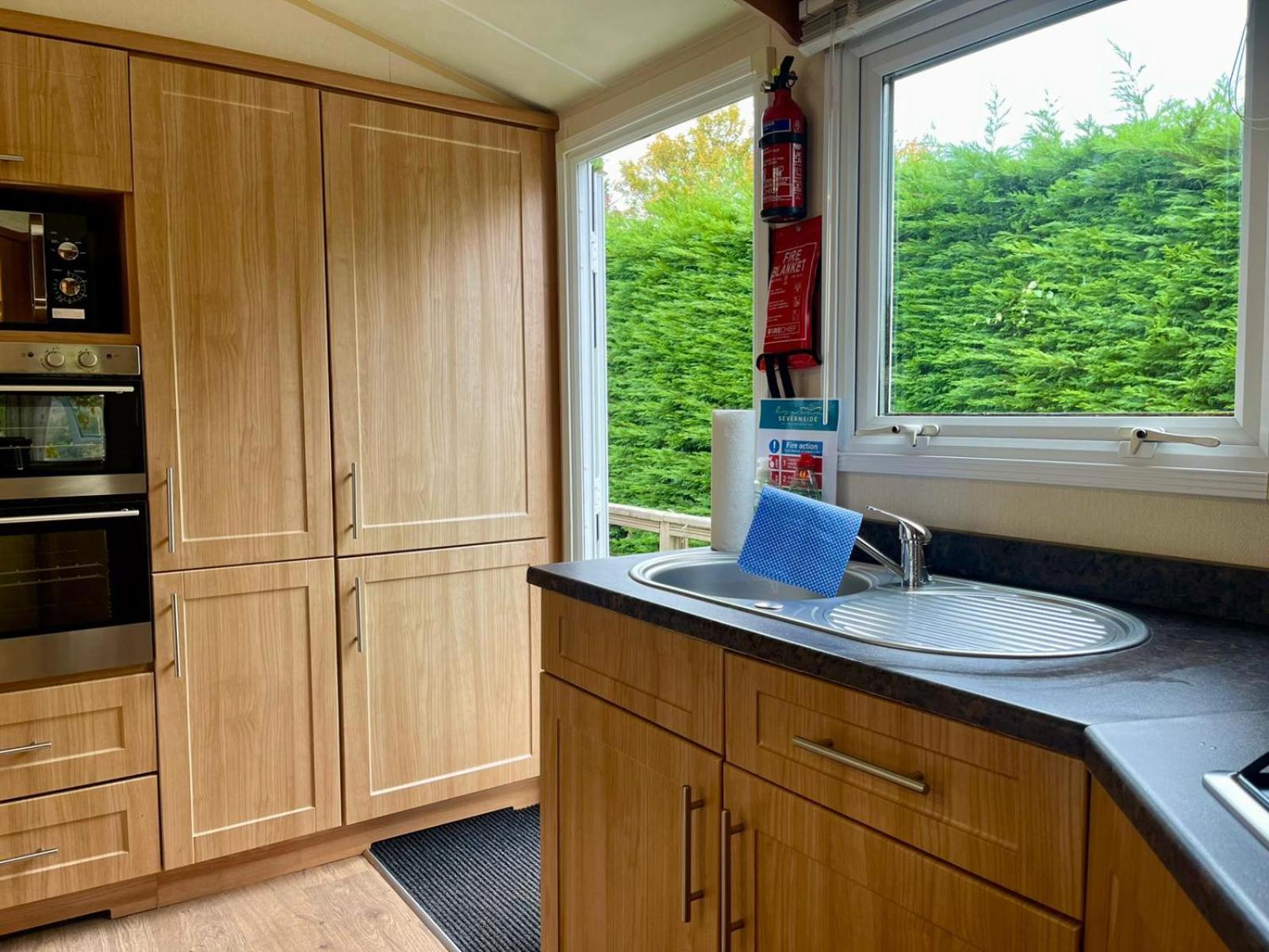 Severnside Boat And Caravan Park Gloucestershire - Caravan 1 Deerhurst 외부 사진