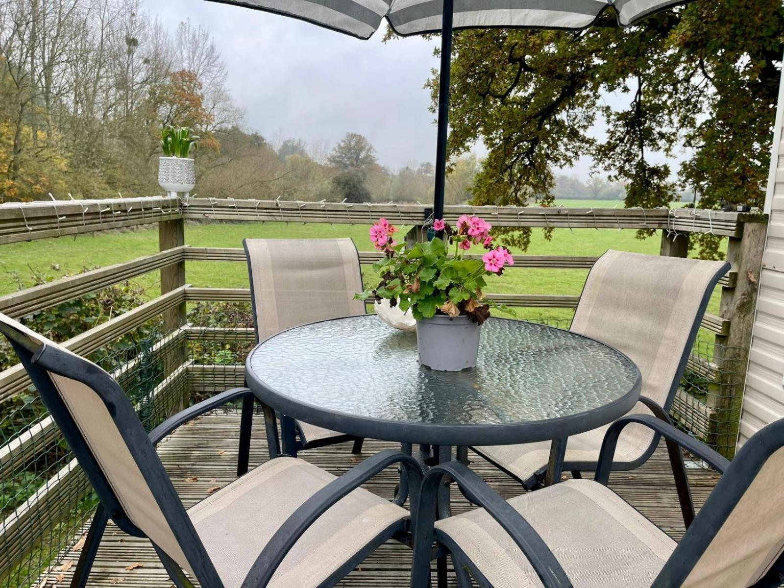Severnside Boat And Caravan Park Gloucestershire - Caravan 1 Deerhurst 외부 사진
